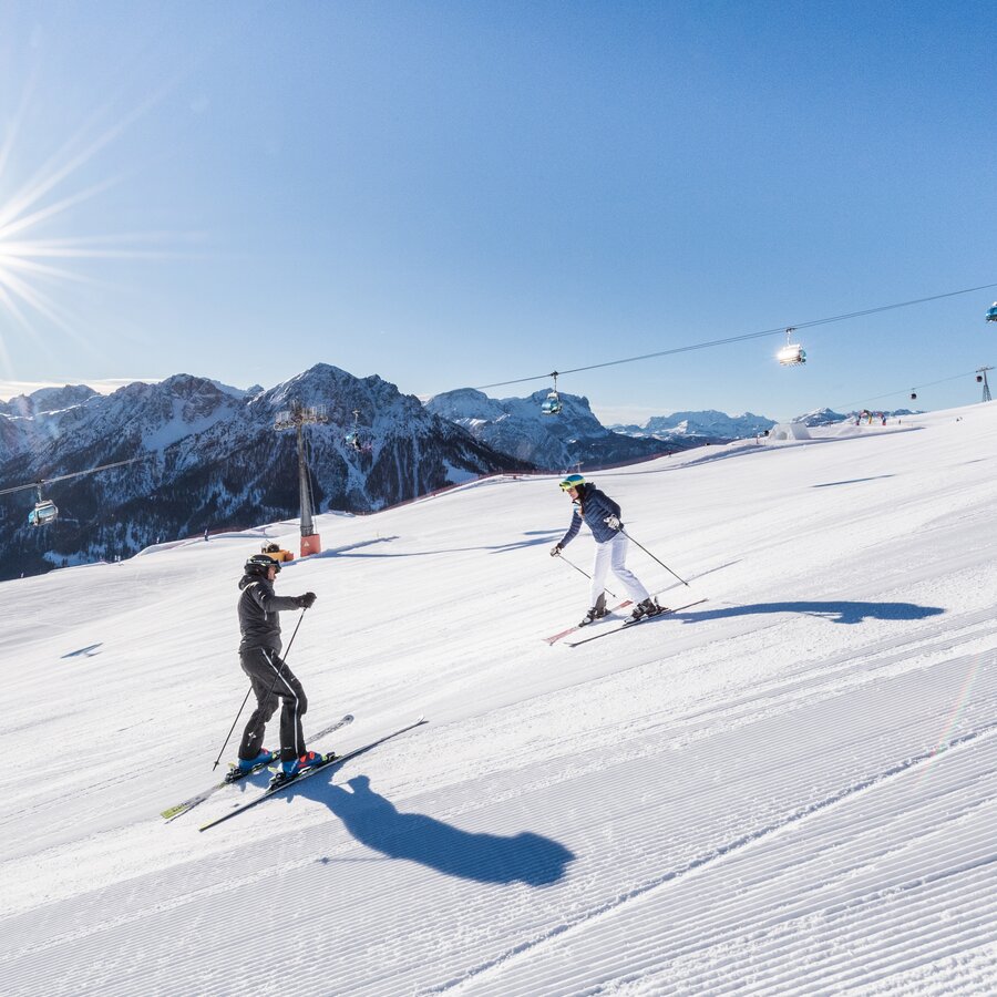 Pärchen beim Skifahren | © Harald Wisthaler