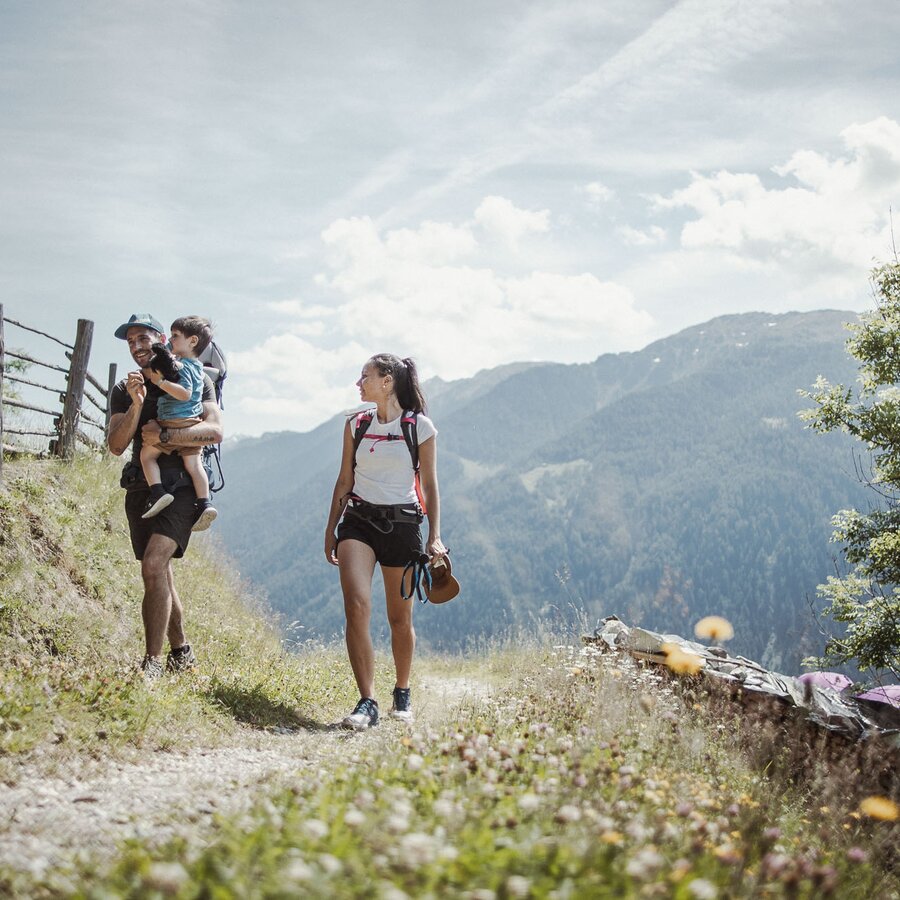 Familie beim Wandern | © Kottersteger Manuel - TV Antholzertal
