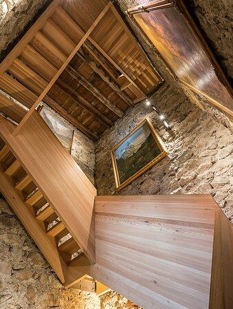 Modern wooden stairs in the castle tower | © Giuseppe Ghedina