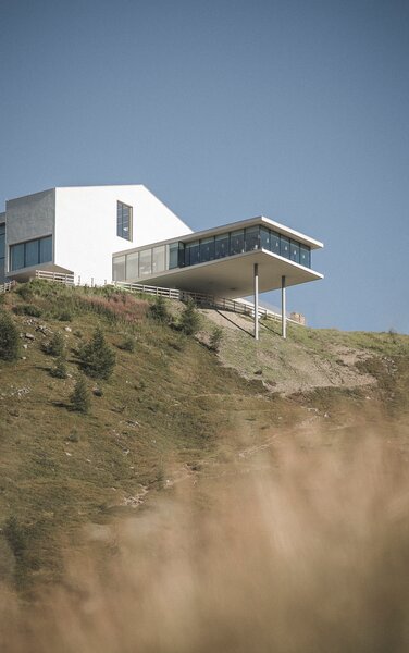 Das LUMEN Museum im Sommer bei Sonnenuntergang. | © Skirama Kronplatz