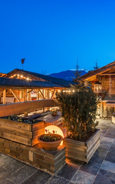 Die Saunalandschaft im Hallenbad Cron4 am Abend. | © TV Bruneck