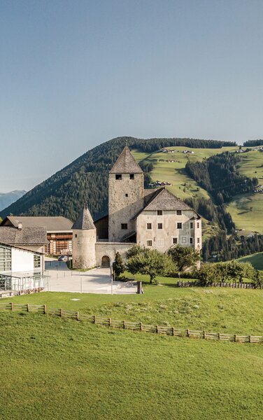 Das Museum Ladin im Sommer. | © IDM Südtirol