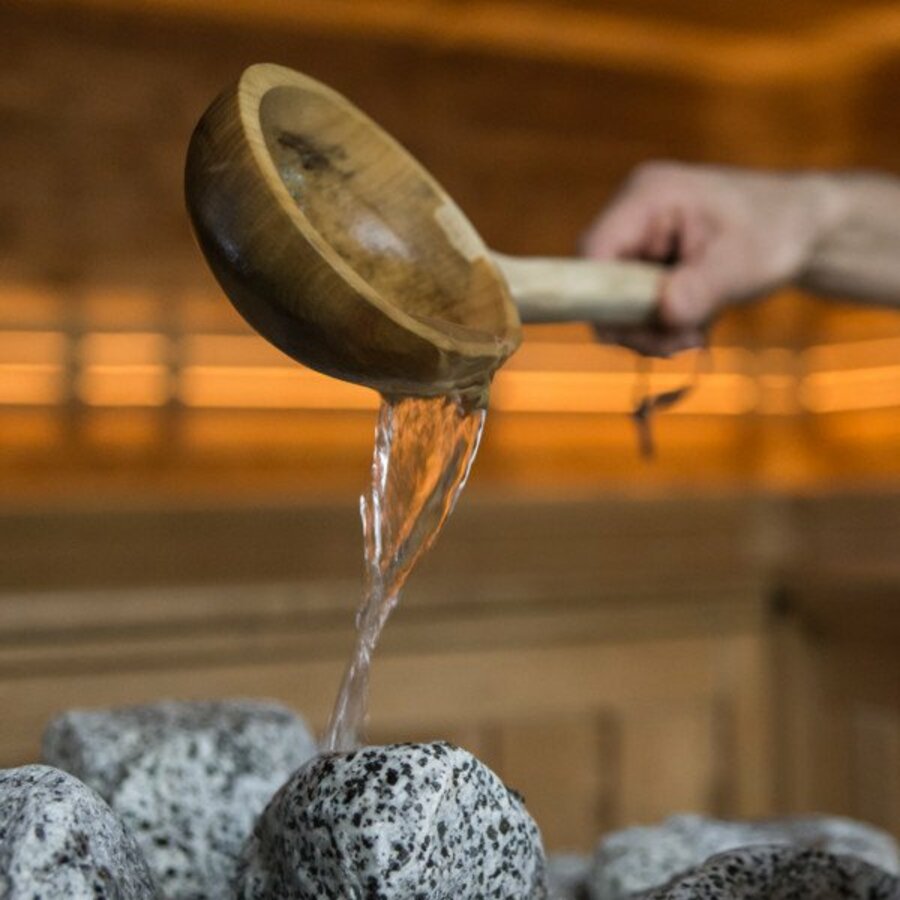 Aufguss in einer Sauna. | © IDM Südtirol