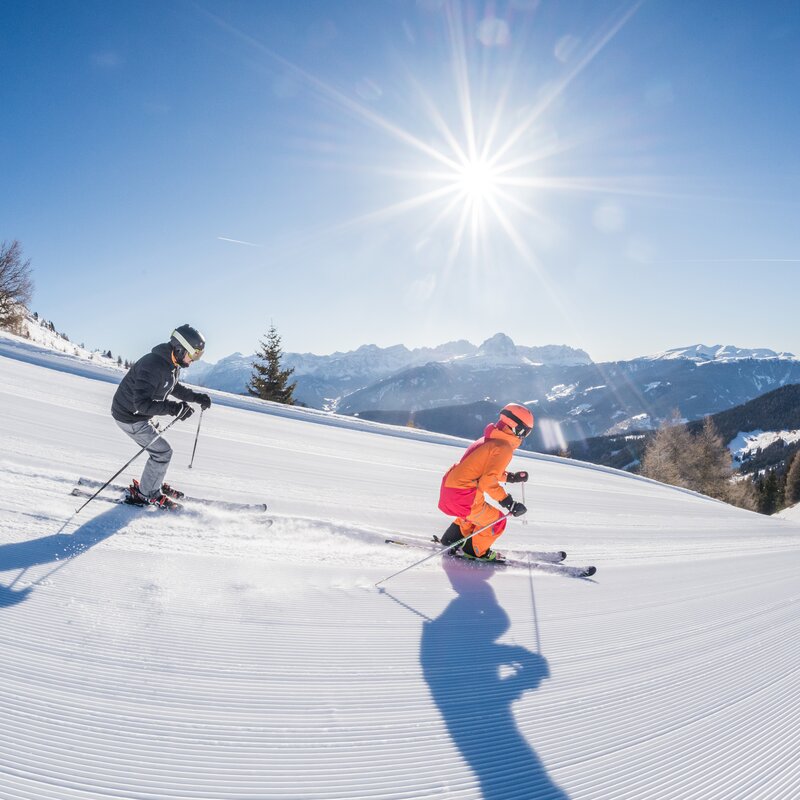 Two ski instructors race down the slope | © Harald Wisthaler